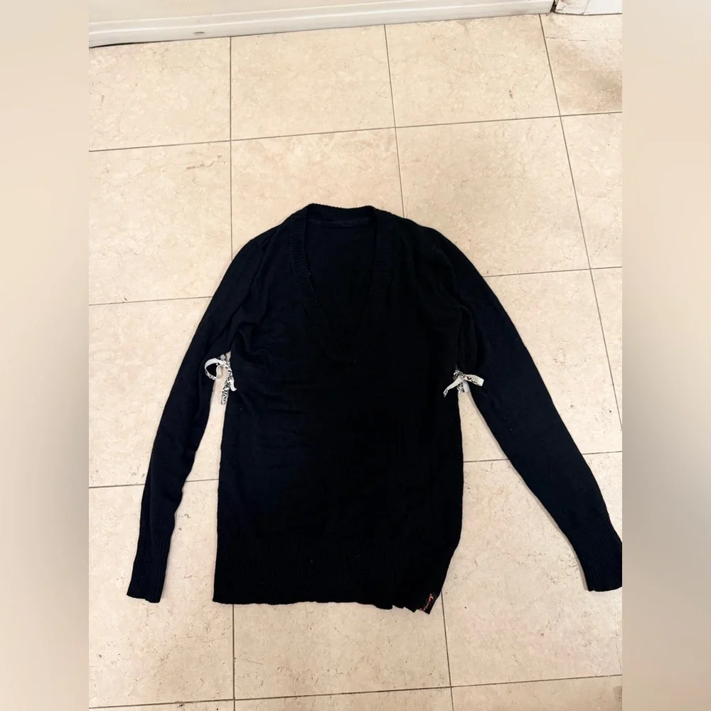 lululemon athletica Midnight V-Neck Sweater - Vintage Cashmere - Picture 2 of 11